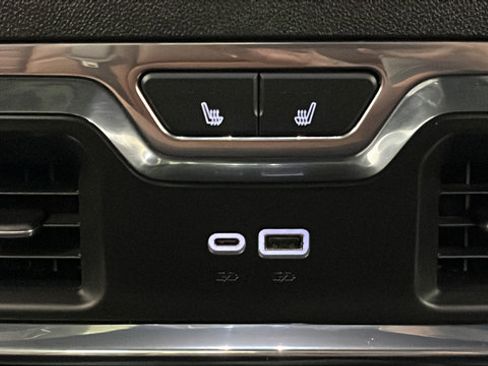 Used 2024 GMC Sierra 2500 Denali Ultimate AWD/4WD image 39