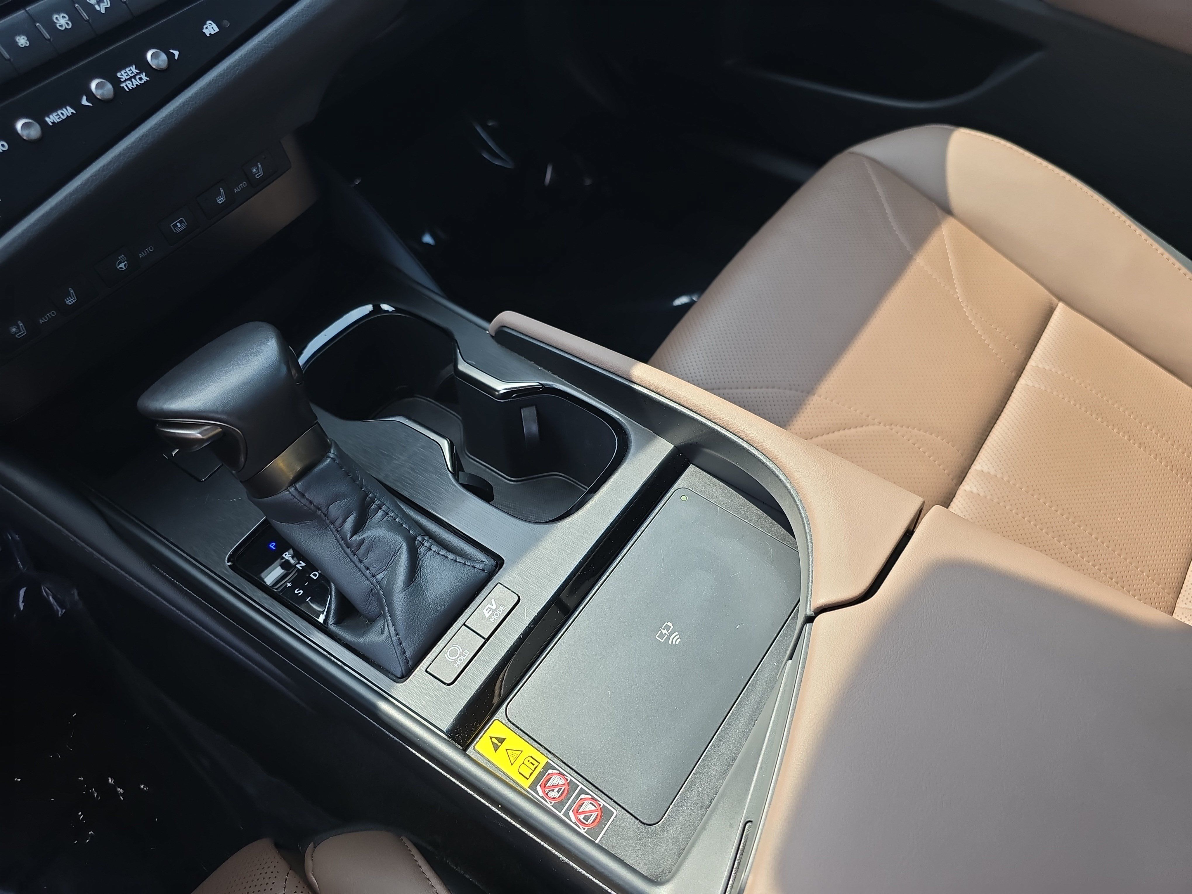 Used 2025 Lexus ES 300h Ultra Luxury w/ Accessory Package (Z2) FWD image 21