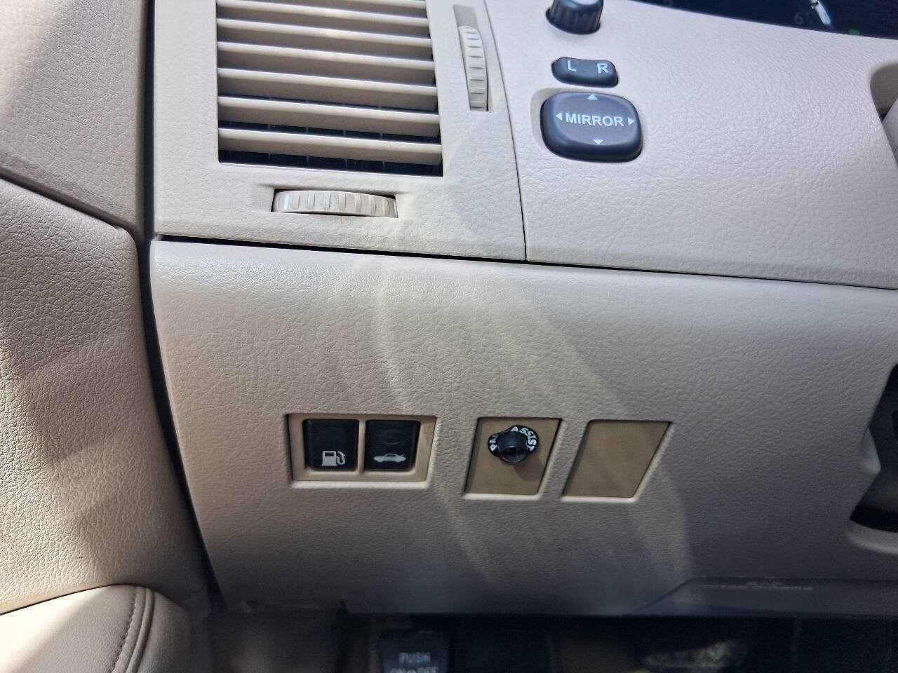 Used 2007 Toyota Avalon XLS FWD image 31