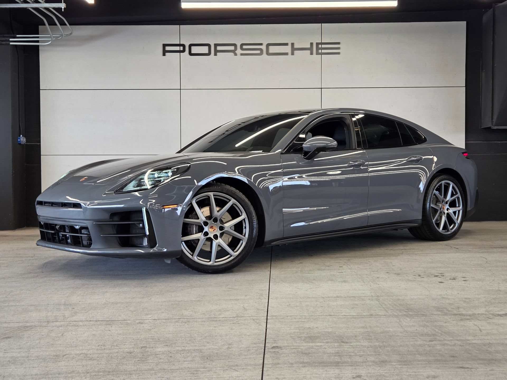 Certified 2025 Porsche Panamera image 1