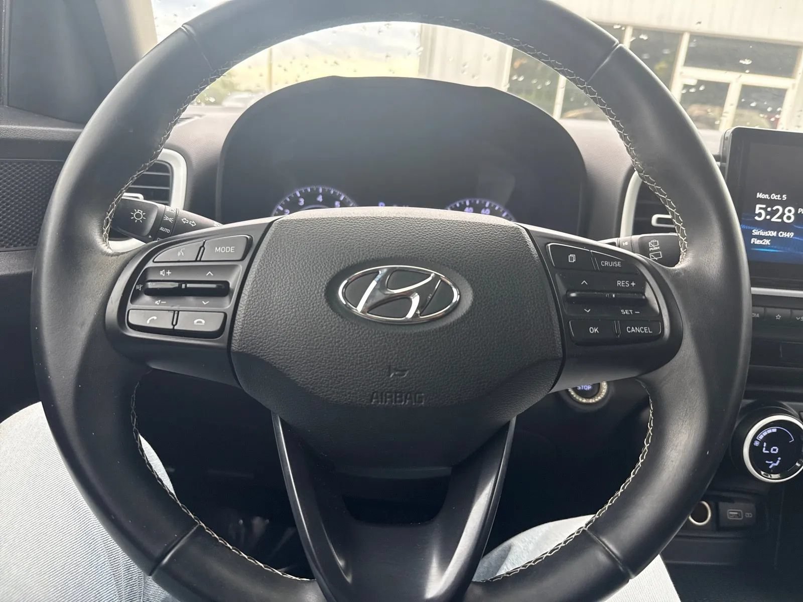 Used 2022 Hyundai Venue Limited FWD image 15