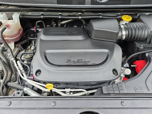 Used 2024 Chrysler Pacifica Touring-L FWD image 25