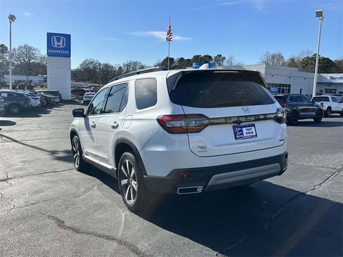 Certified 2025 Honda Pilot Touring image 25