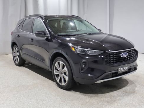 Used 2024 Ford Escape Platinum AWD/4WD image 2