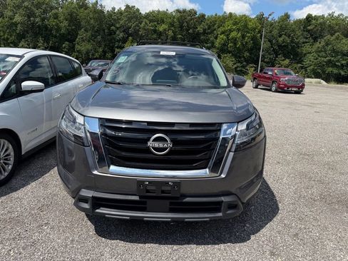 Used 2022 Nissan Pathfinder SV FWD image 1