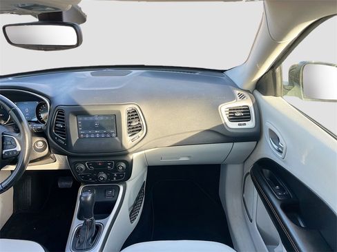 Used 2020 Jeep Compass Latitude image 23