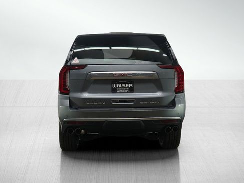 Used 2021 GMC Yukon XL Denali w/ Denali Premium Package image 4