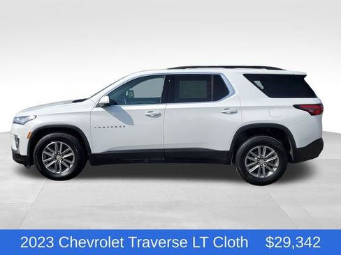 Certified 2023 Chevrolet Traverse LT FWD image 2