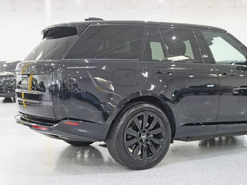 Used 2025 Land Rover Range Rover SE AWD/4WD image 11