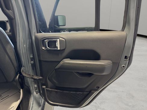 Used 2025 Jeep Wrangler Unlimited Sahara AWD/4WD image 16