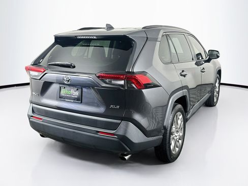 Used 2020 Toyota RAV4 XLE Premium FWD image 9