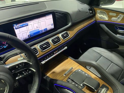 Used 2025 Mercedes-Benz GLS 450 4MATIC w/ AMG Line Exterior image 8