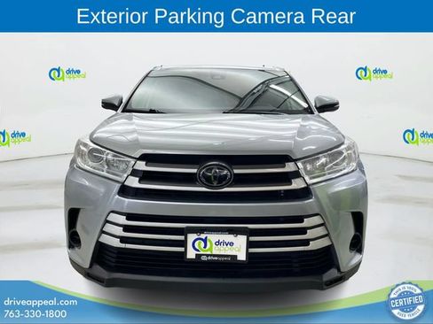Used 2019 Toyota Highlander LE AWD/4WD image 3