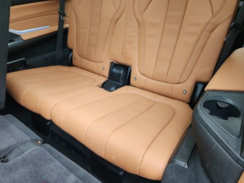 Used 2021 BMW X7 xDrive40i w/ M Sport Package AWD/4WD image 33