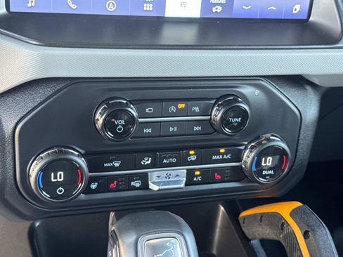 Used 2023 Ford Bronco Badlands image 17