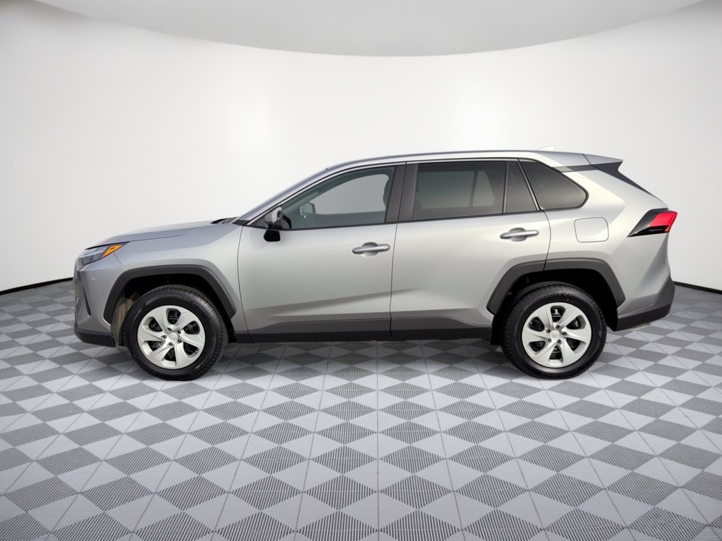 Used 2025 Toyota RAV4 LE AWD/4WD image 2