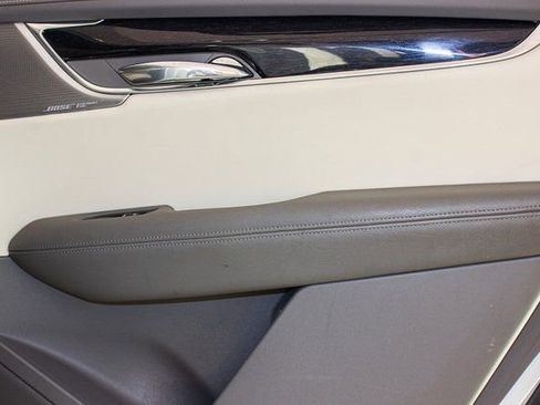 Used 2022 Cadillac XT6 Premium Luxury image 14