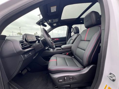 Used 2024 Chevrolet Traverse RS FWD image 22