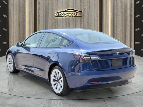 Used 2022 Tesla Model 3 Standard Range RWD image 5