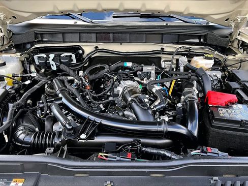 Used 2025 Ford Bronco Badlands AWD/4WD image 32