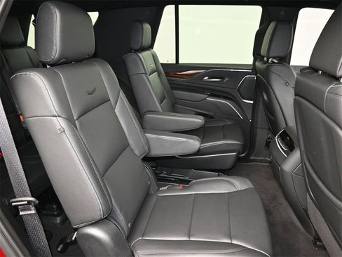 Used 2023 Cadillac Escalade Luxury image 18