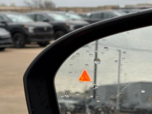 Used 2022 Nissan Rogue SV image 10