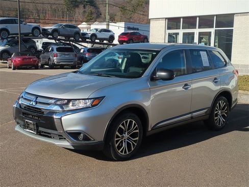 Used 2018 Mitsubishi Outlander ES image 8