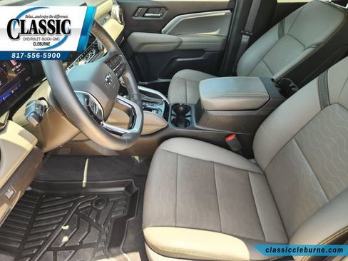 Used 2025 Chevrolet Colorado ZR2 w/ Technology Package AWD/4WD image 14