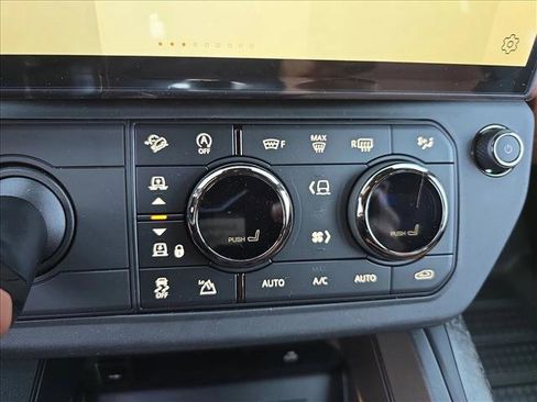 New 2026 Land Rover Defender 110 OCTA AWD/4WD image 21