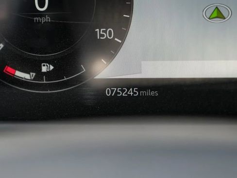 Used 2018 Land Rover Range Rover Velar R-Dynamic SE image 20