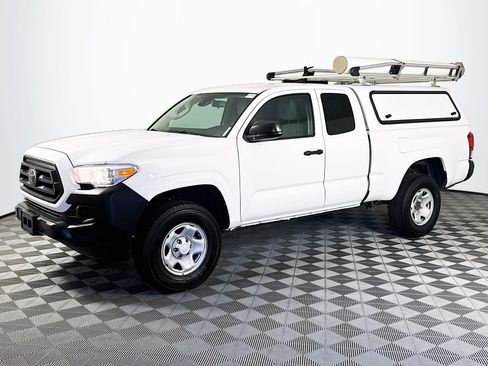 Used 2022 Toyota Tacoma SR RWD image 4