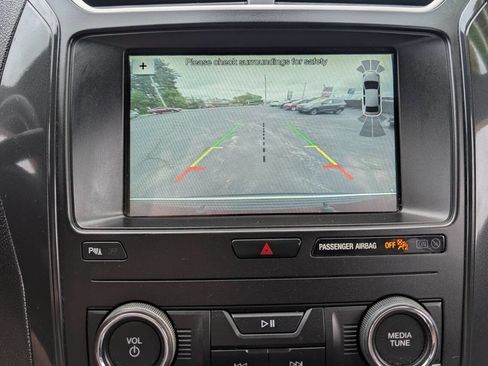 Used 2018 Ford Explorer XLT w/ Equipment Group 202A AWD/4WD image 15