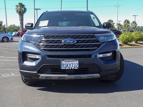 Used 2023 Ford Explorer XLT w/ Equipment Group 202A AWD/4WD image 3