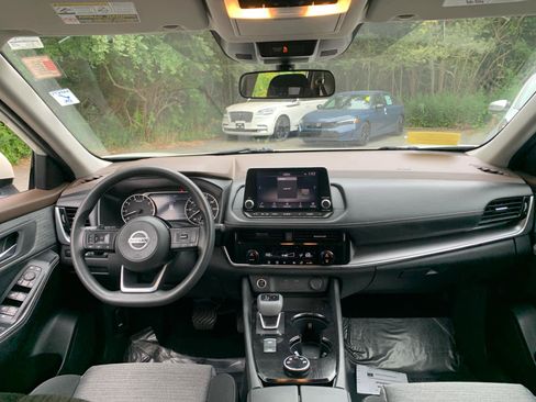 Used 2021 Nissan Rogue SV image 34