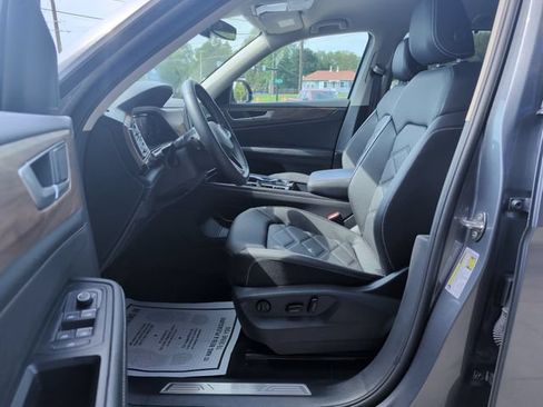 Used 2025 Volkswagen Atlas SE FWD image 11