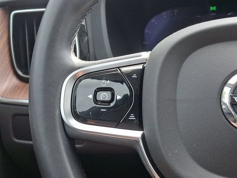 Used 2023 Volvo XC60 B5 Plus AWD/4WD image 23