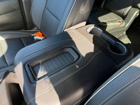 Used 2023 Chevrolet Suburban Premier image 24