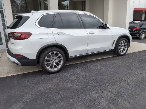 Used 2022 BMW X5 xDrive40i w/ Premium Package image 3
