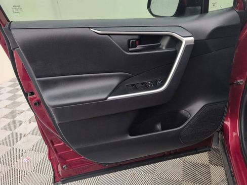 Used 2019 Toyota RAV4 LE AWD/4WD image 30