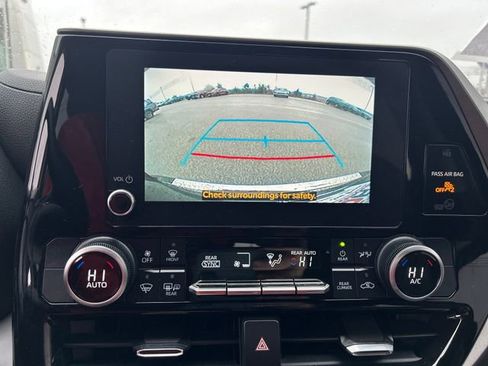 Used 2023 Toyota Highlander L image 29