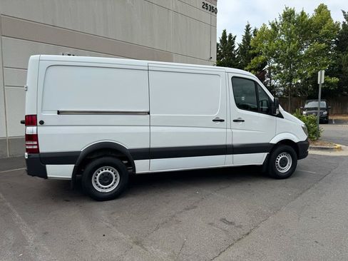 Used 2017 Mercedes-Benz Sprinter 2500 image 4