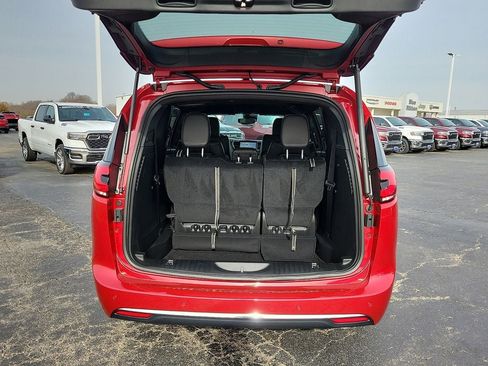 New 2026 Chrysler Pacifica Select FWD image 9