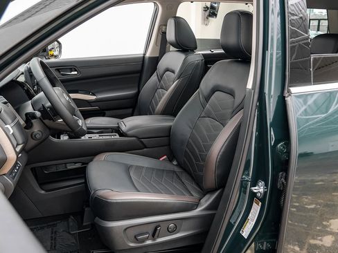 Used 2024 Nissan Pathfinder Platinum w/ Cargo Package FWD image 33