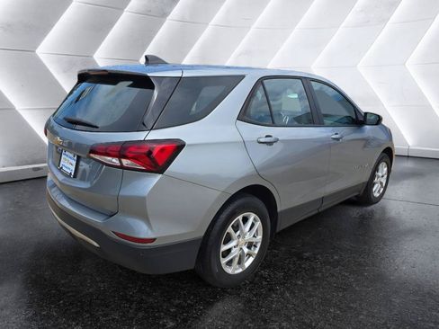 Used 2024 Chevrolet Equinox LS w/ Driver Confidence II Package FWD image 5
