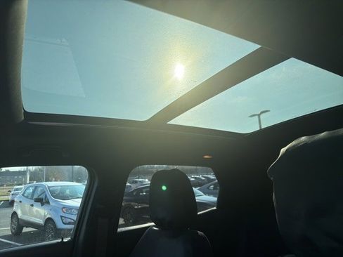 Used 2021 Chevrolet TrailBlazer RS w/ Sun and Liftgate Package image 6