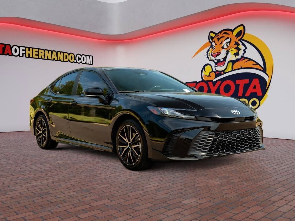 Used 2025 Toyota Camry SE FWD image 3