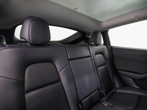 Used 2021 Tesla Model Y Long Range image 26