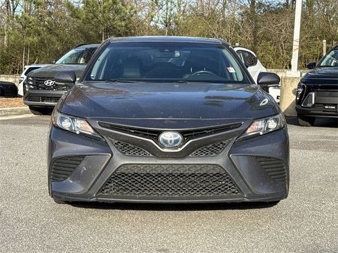 Used 2020 Toyota Camry SE w/ Sunroof Package image 2