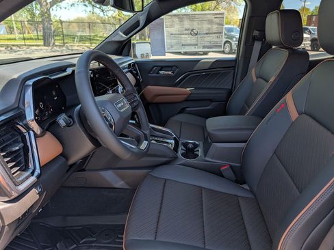 New 2026 GMC Canyon AT4 w/ Technology Plus Package AWD/4WD image 4
