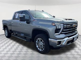 Used 2024 Chevrolet Silverado 2500 LTZ w/ LTZ Plus Package AWD/4WD video 3